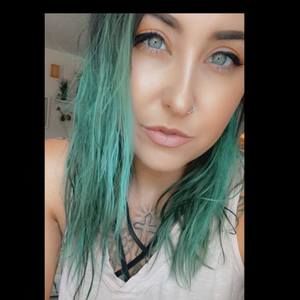 Meet your Posher, Larissa